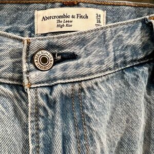 Abercrombie & Fitch Loose High-Rise Jeans